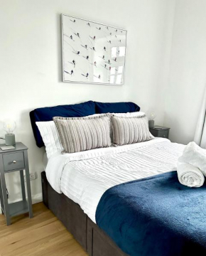 Northern Line Double Room Stay with Free Parking